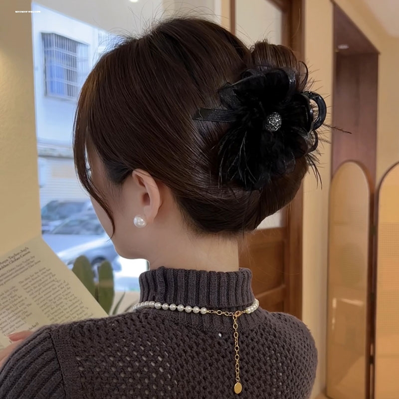 羽毛碎钻抓夹少女气质发量质感时尚精致设计夹子简约新款显白发饰