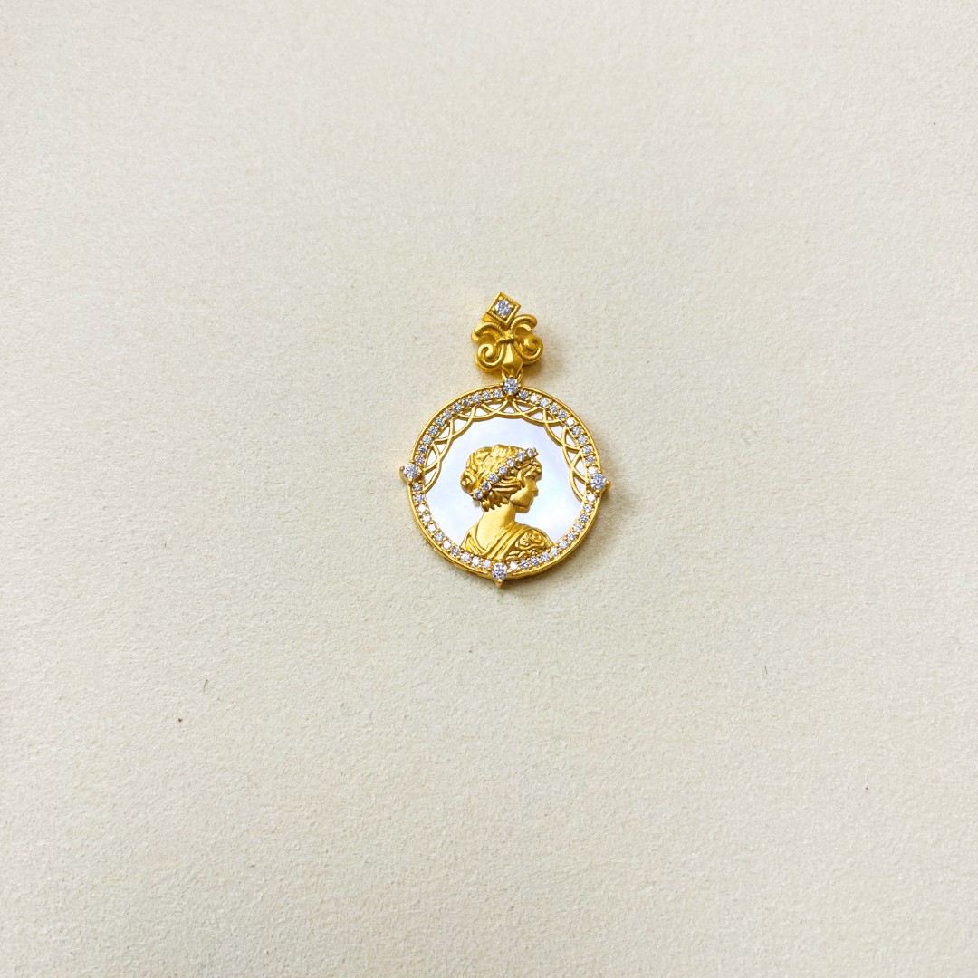 云珑珠宝甄选 足金999 女王牌吊坠