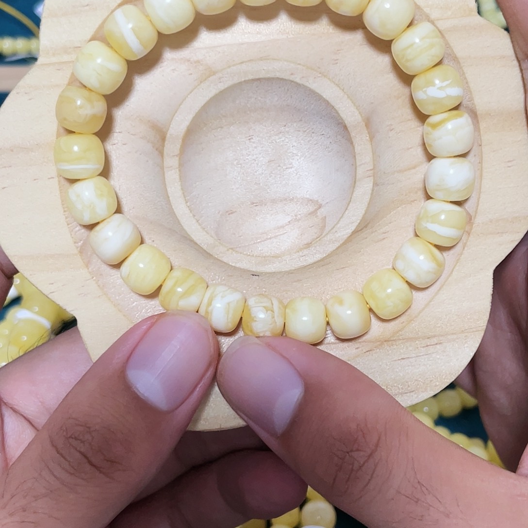 蜜蜡手链未镶嵌满浓蜡虎皮纹