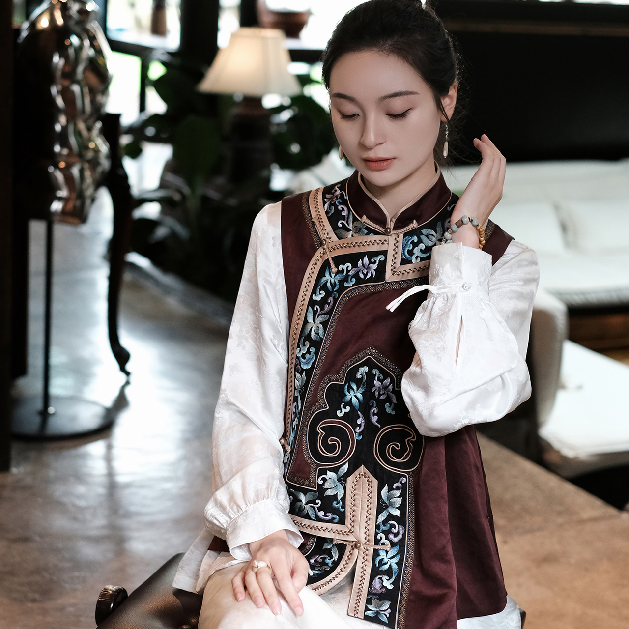 盛唐牡丹| 高货-绣花偏襟兰花卷草纹如意马甲（不支持7天无理由）