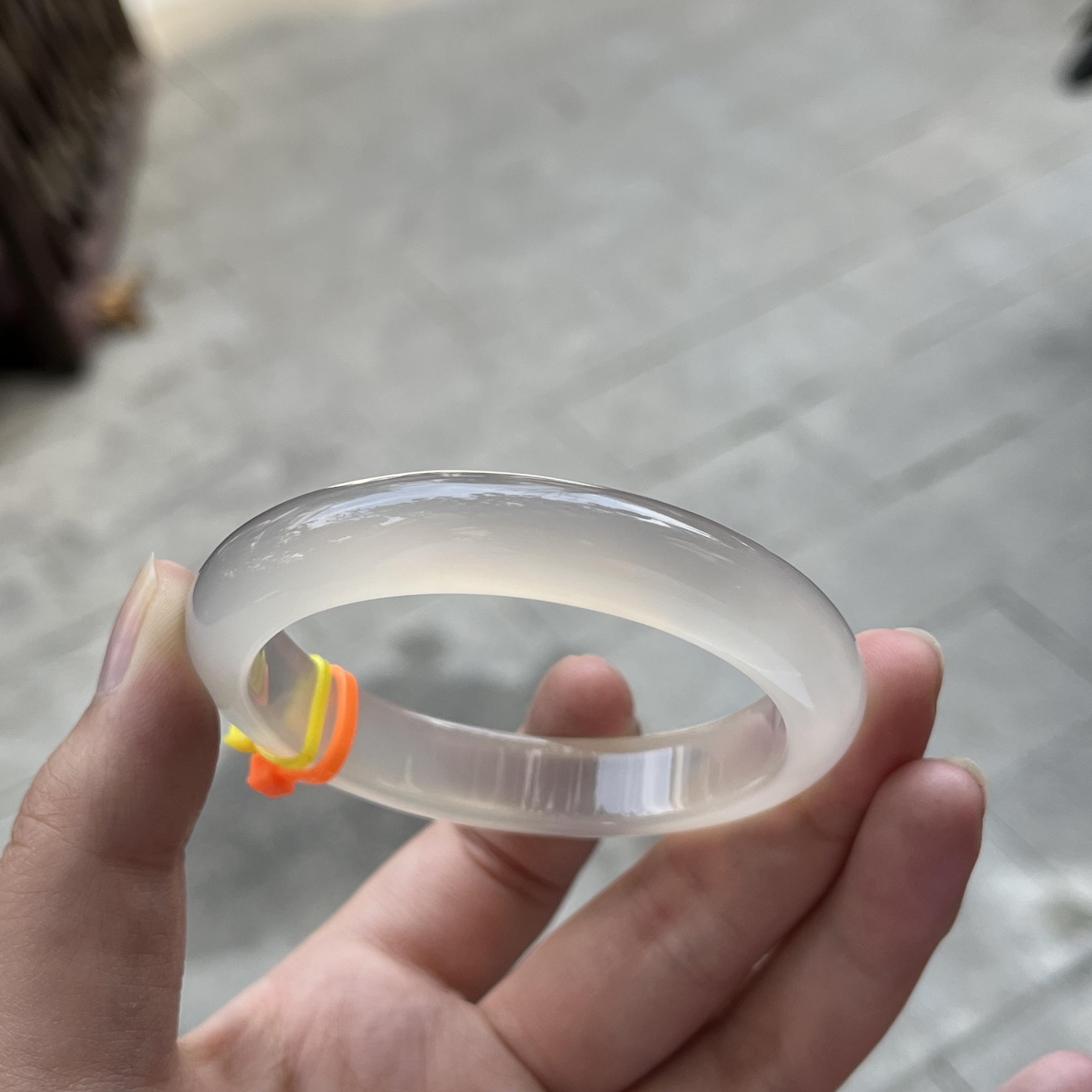 天然玛瑙冰底香槟金正圈手镯
