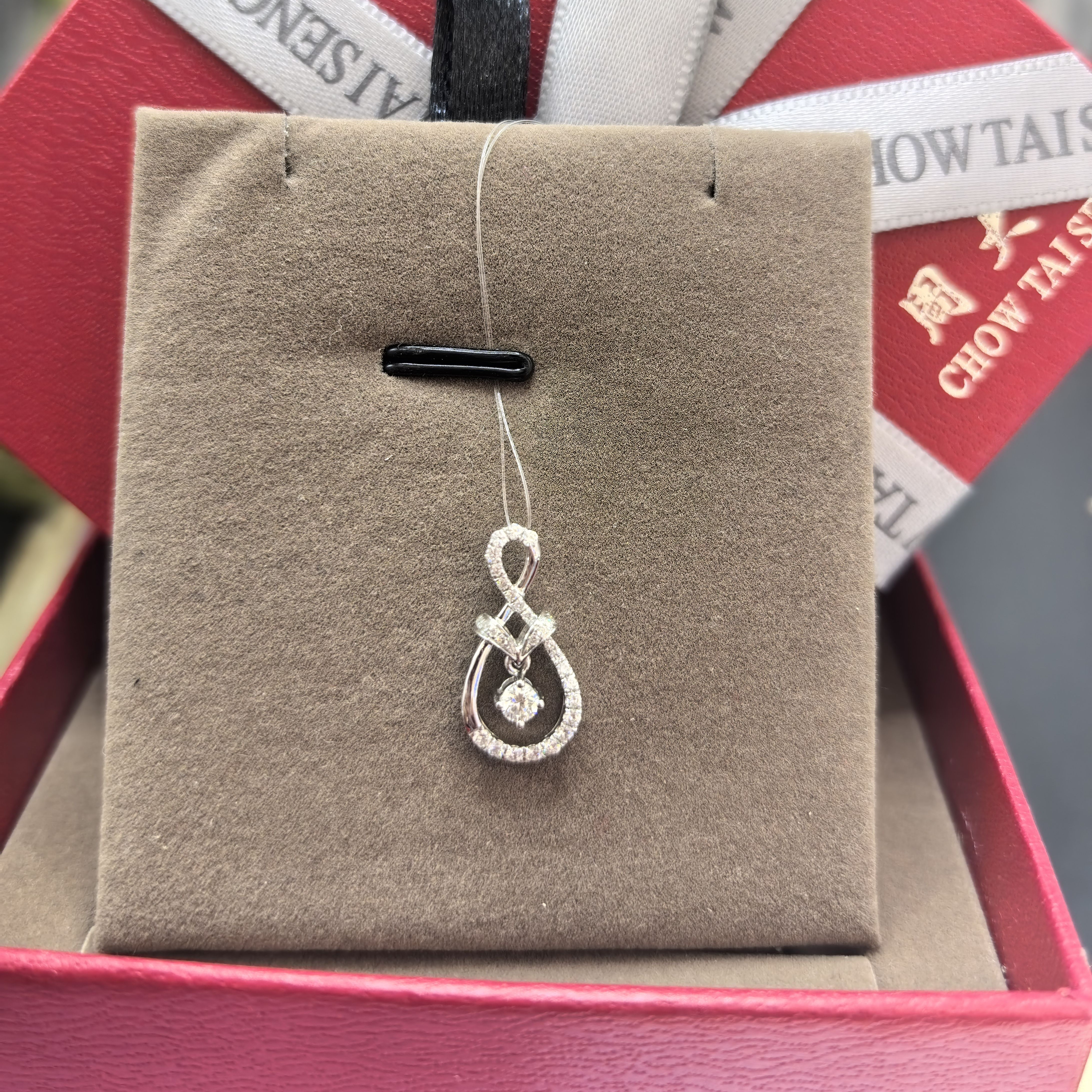 【周大生】18K金钻石挂坠疏影月轻奢时尚灵动精致百搭 精美 链坠