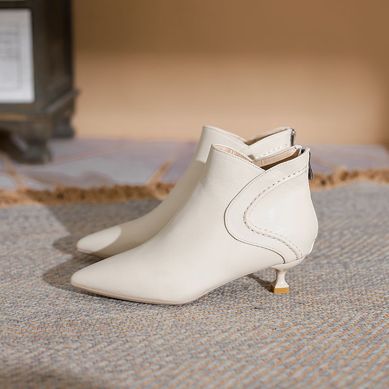 白色短靴女2024秋季新款超千皮尖头猫跟短筒单靴低跟及踝靴女靴子