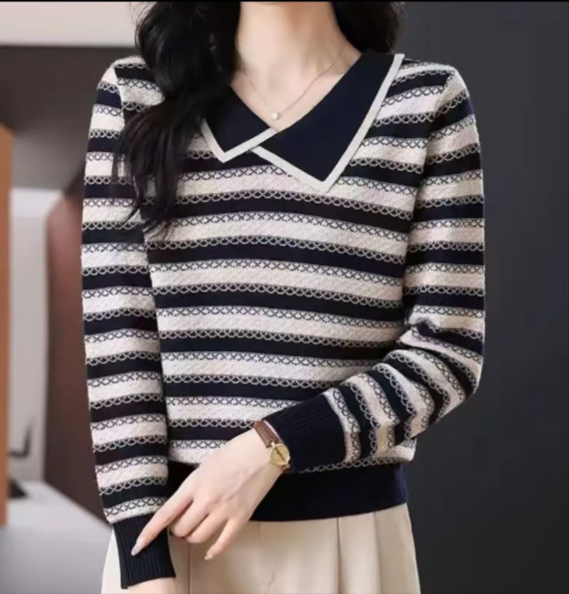 2026新款秋冬翻领女装长袖洋气时尚减龄显瘦针织宽松条纹E-300