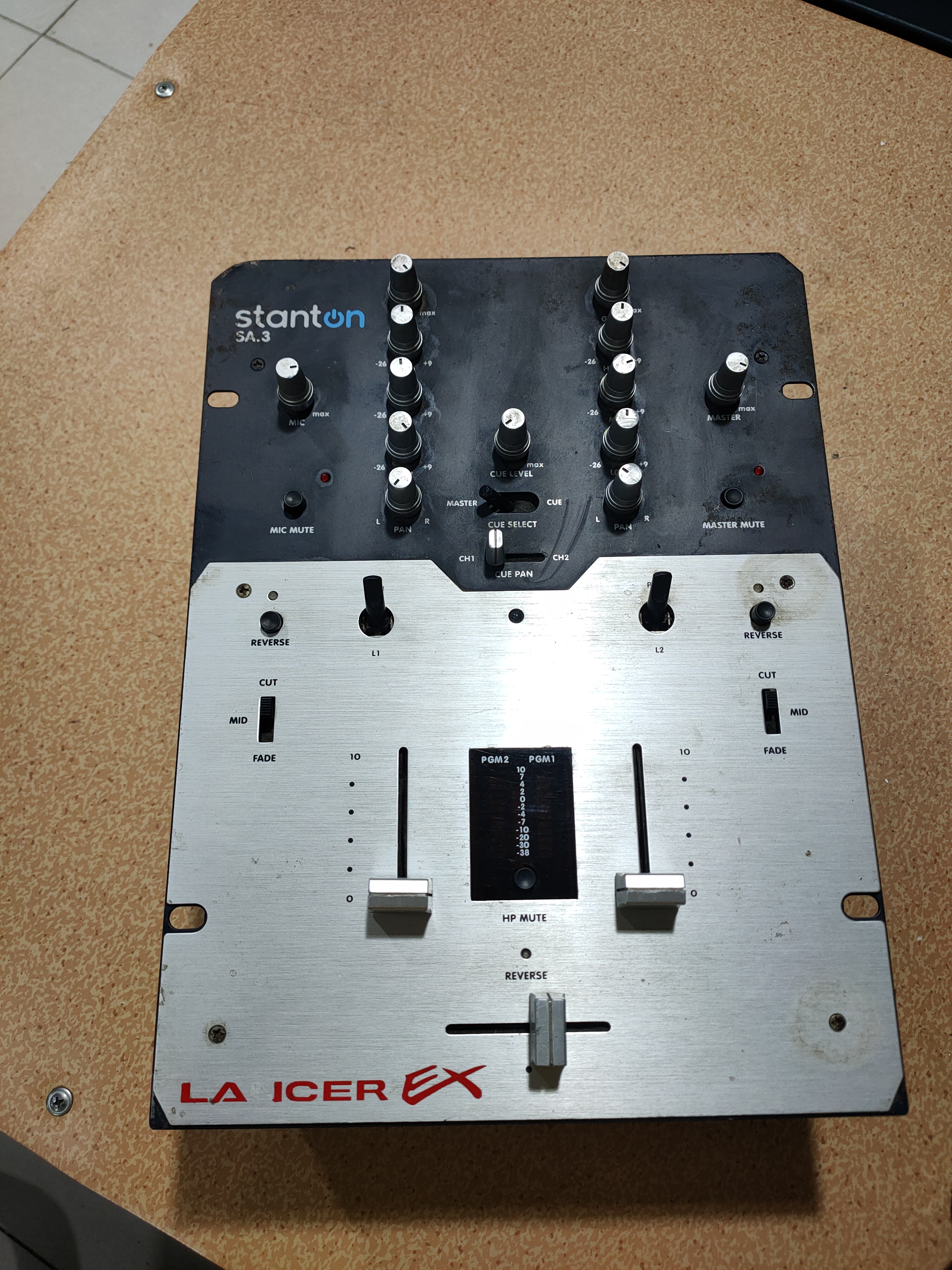 80新  二手          SA.3    DJ台（配件出）