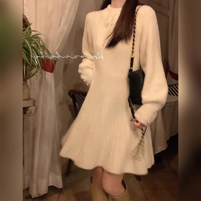 收腰显瘦约会裙秋冬内搭高级感针织连衣裙女小个子毛衣裙年会裙子