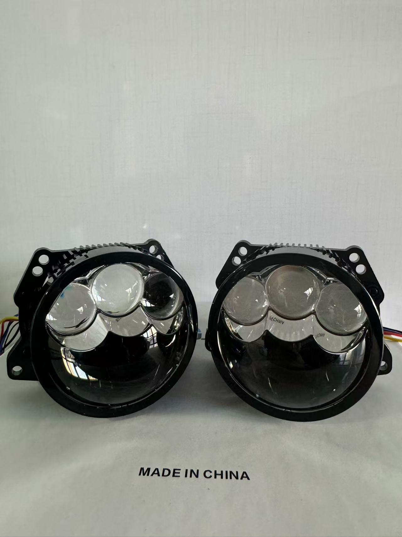 巨幕金牛LED三直射透镜车灯