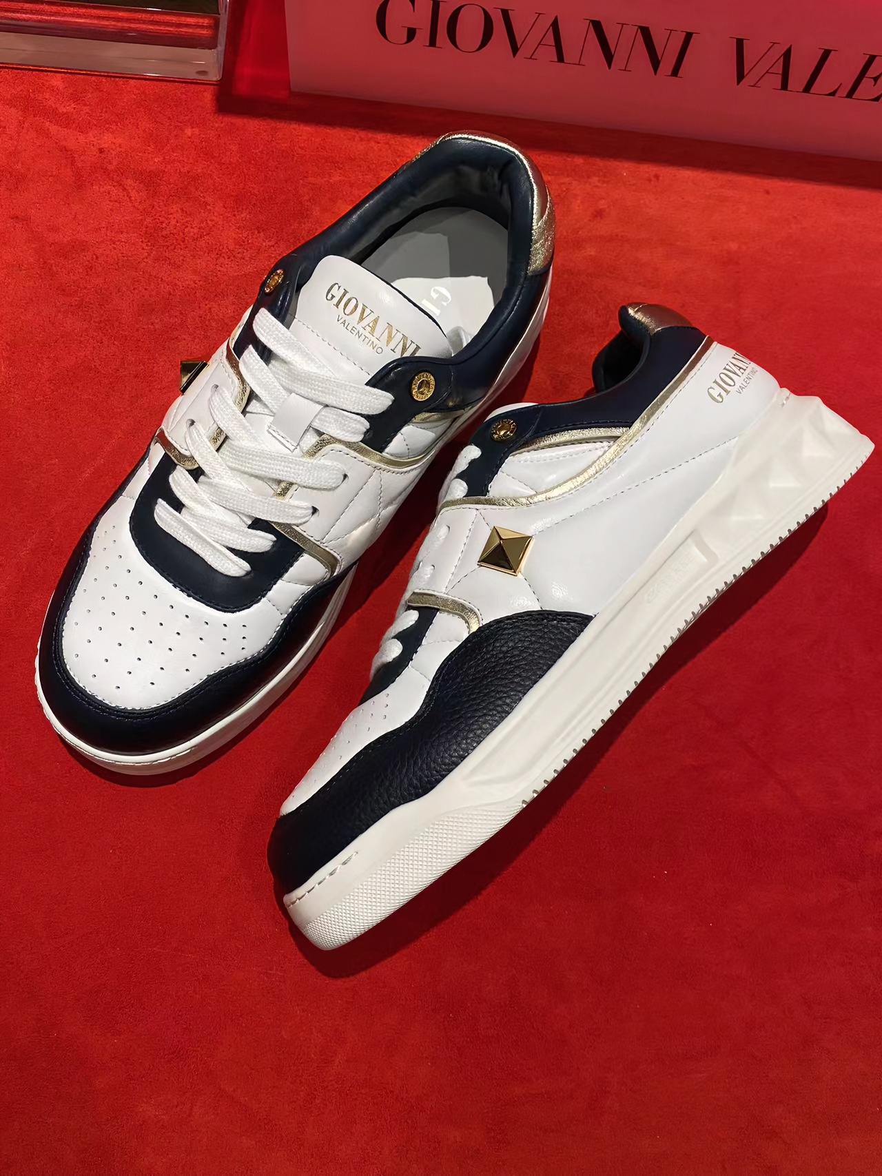 【GV】2023新款字母时尚复古经典低帮男款潮流男子黑白拼色男鞋板鞋