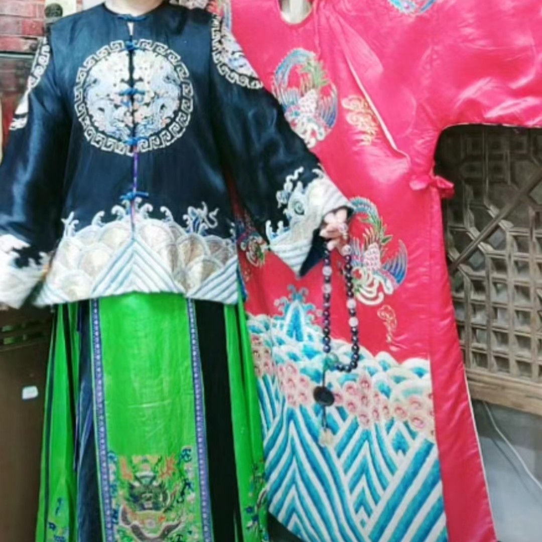 清代原底盘金老绣套装