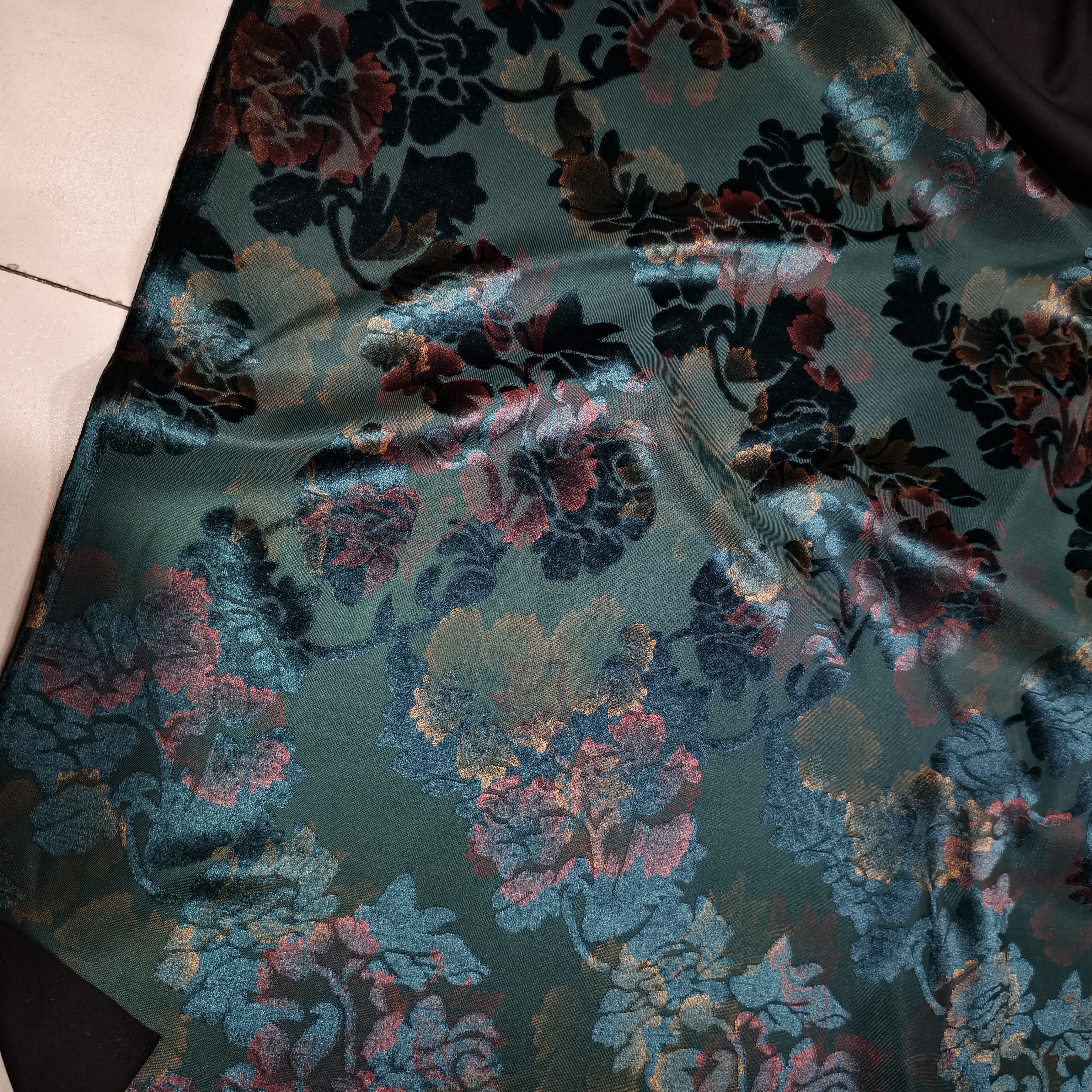 剪花绒复合针织面料烫金彩印立体手工材料定做裁剪女装秋冬布料