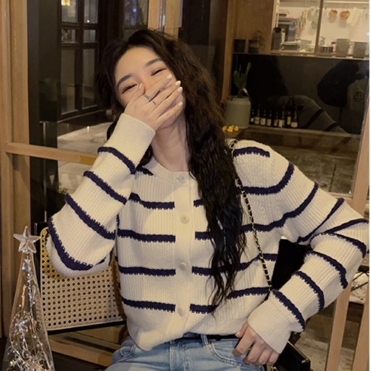 条纹针织开衫短款毛衣外套今年流行爆款独特上衣超好看