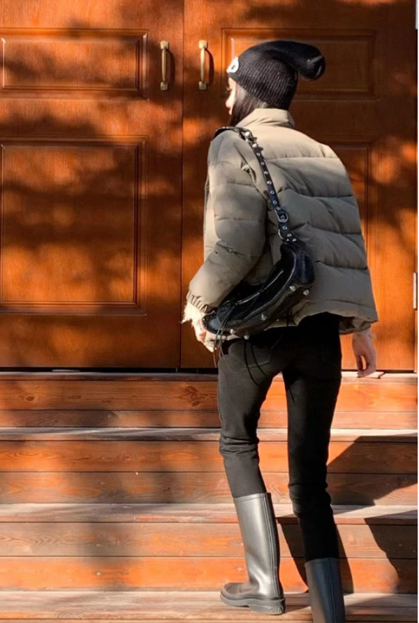 清 八盖pinky piggy 高级感灰绿羽绒服女冬季系短款保暖休闲外套