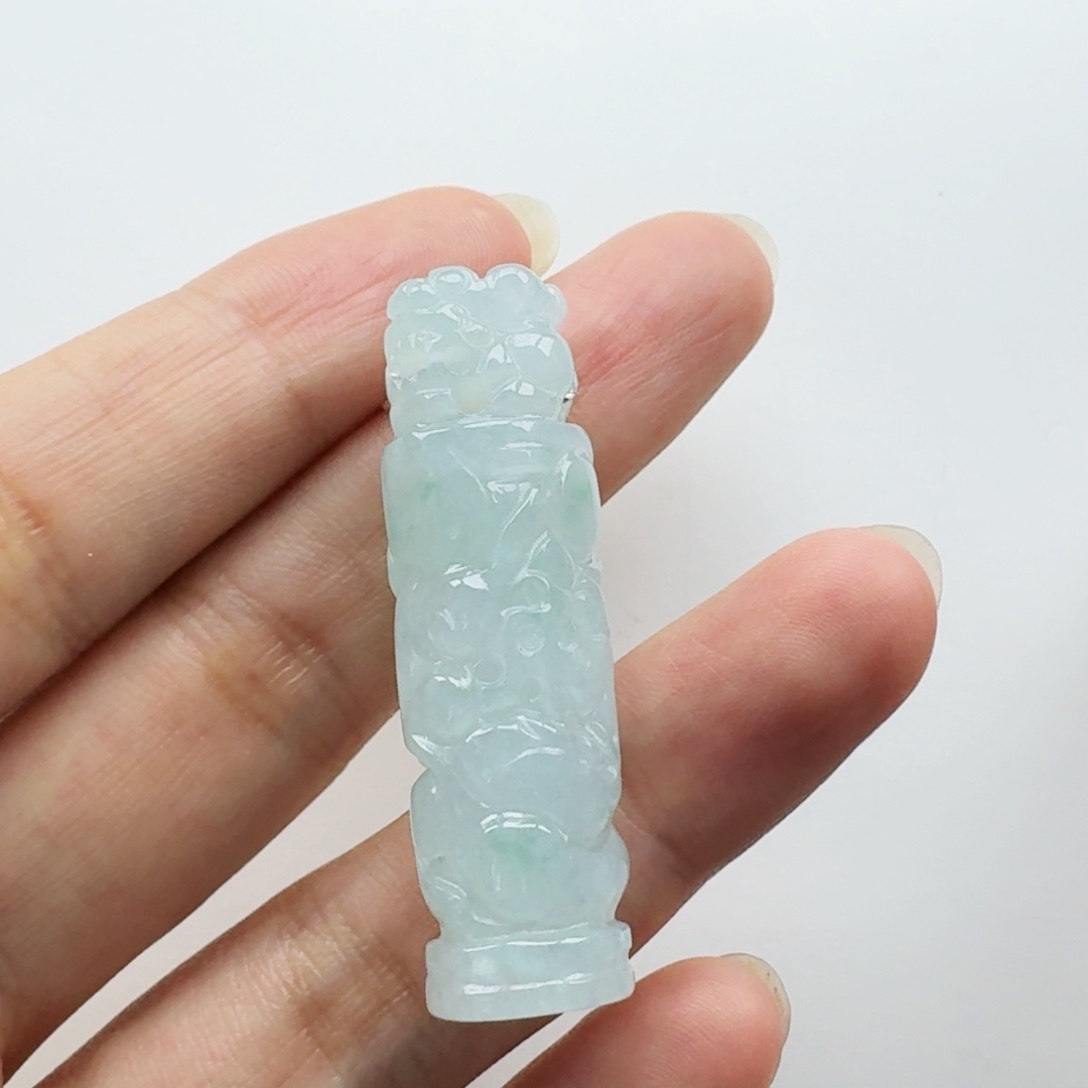 翡翠颈饰未镶嵌龙柱