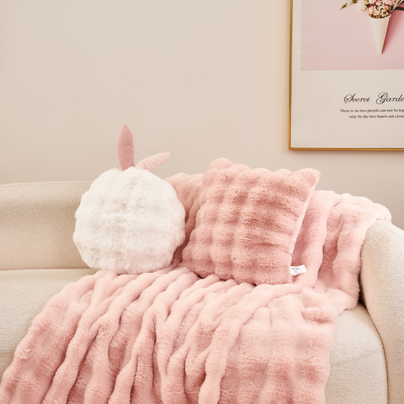 玩偶抱枕睡觉专用女生靠枕床头靠背垫毛毯盖被珊瑚毯子沙发午睡毯