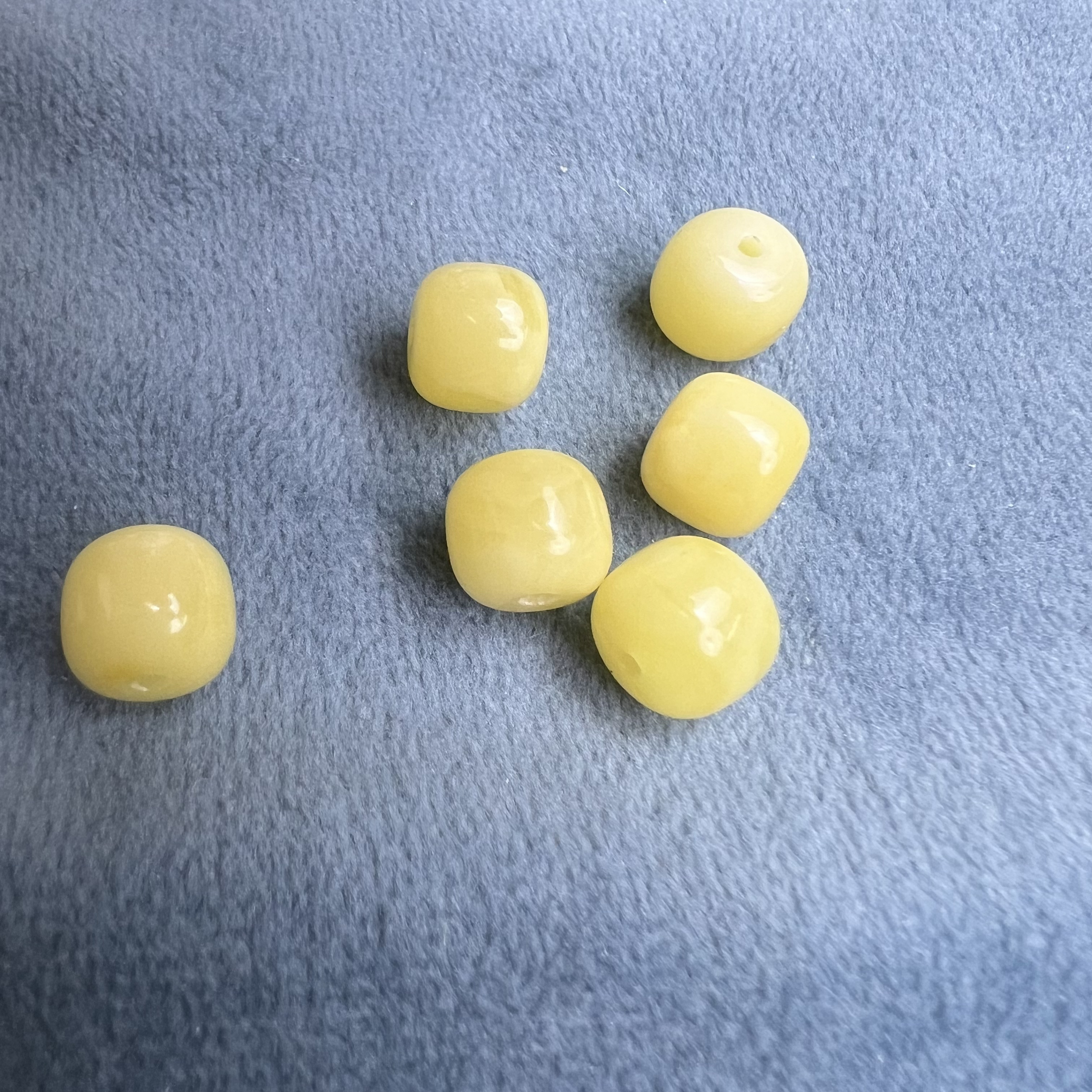 琥珀蜜蜡精工老型8.5*7.5满蜡无杂裂（多样性发货，发其中之一）