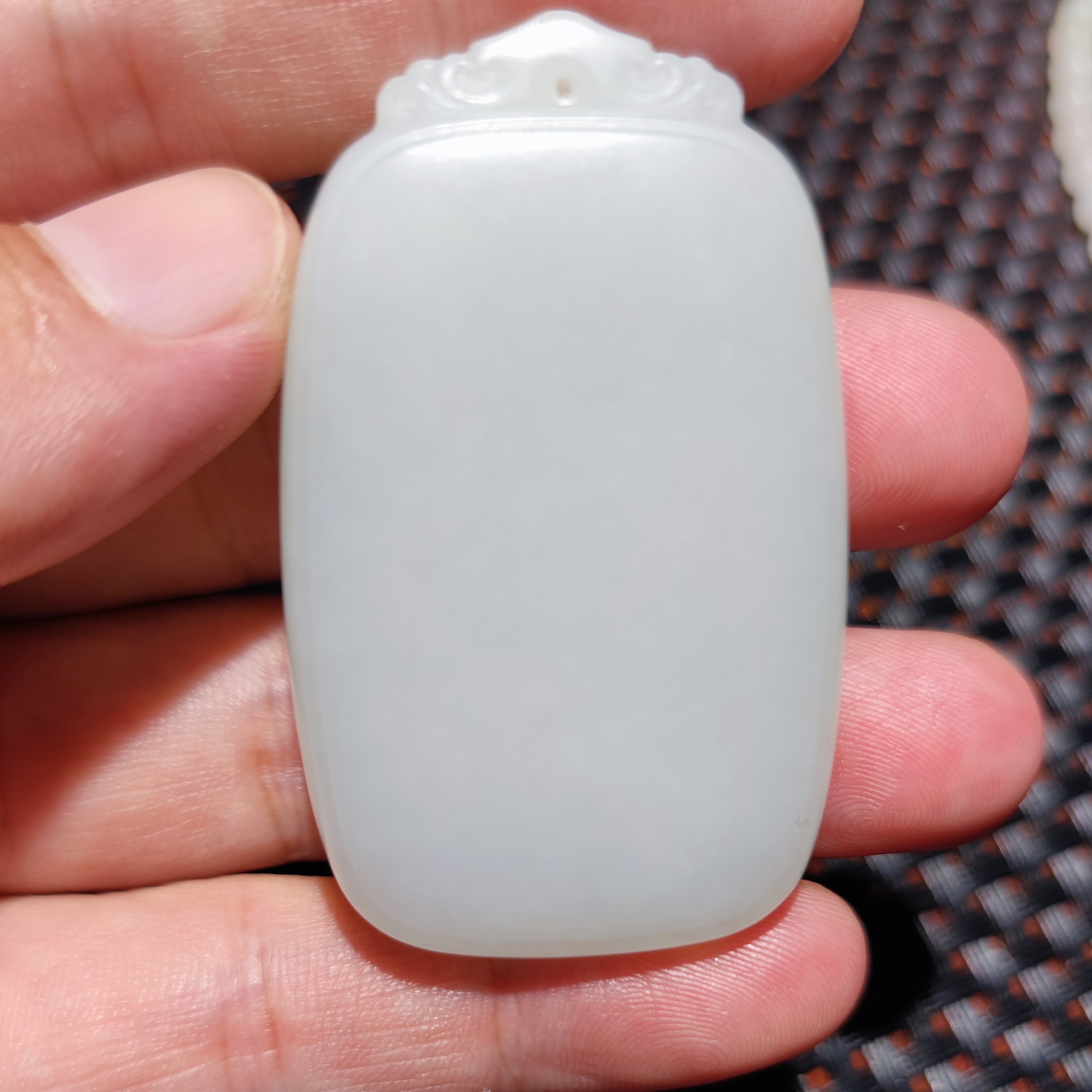 和田玉平台牌，造商品质和田玉制作而成平安吉祥