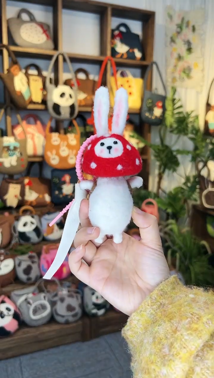 【闪购商品】背包蘑菇兔挂件