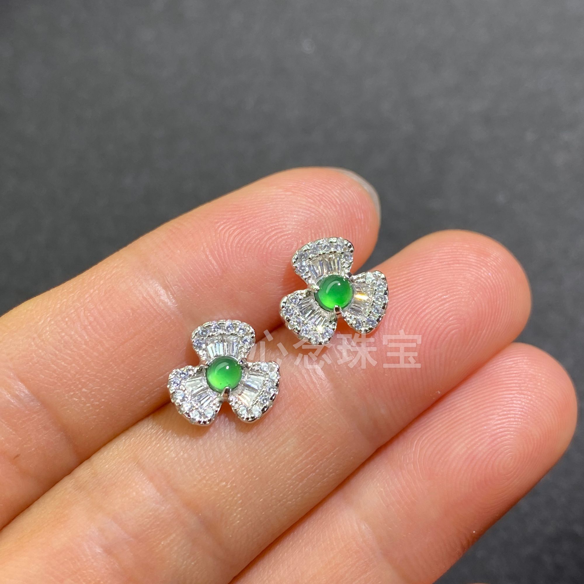 心念珠宝天然翡翠A货三叶草耳钉多样性S925银镶满绿满色气质耳饰