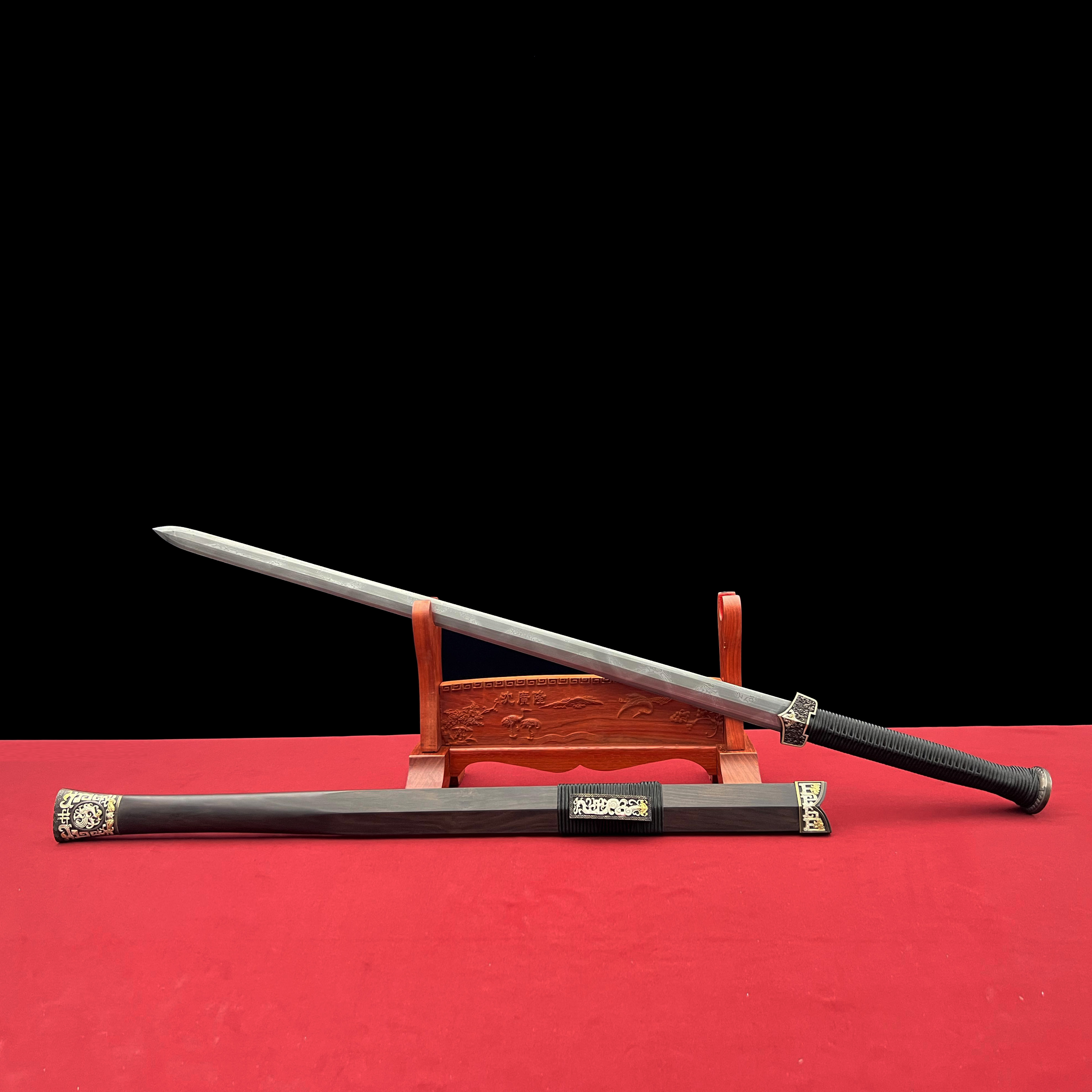 龙泉沈广隆 定胜汉剑 黄铜鎏金银 黑檀木 花纹钢 手工锻打 未开刃