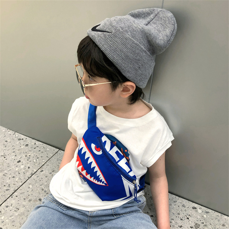 小男童斜挎包儿童小包包男孩外出小背包帅气胸包腰包时尚小包潮酷