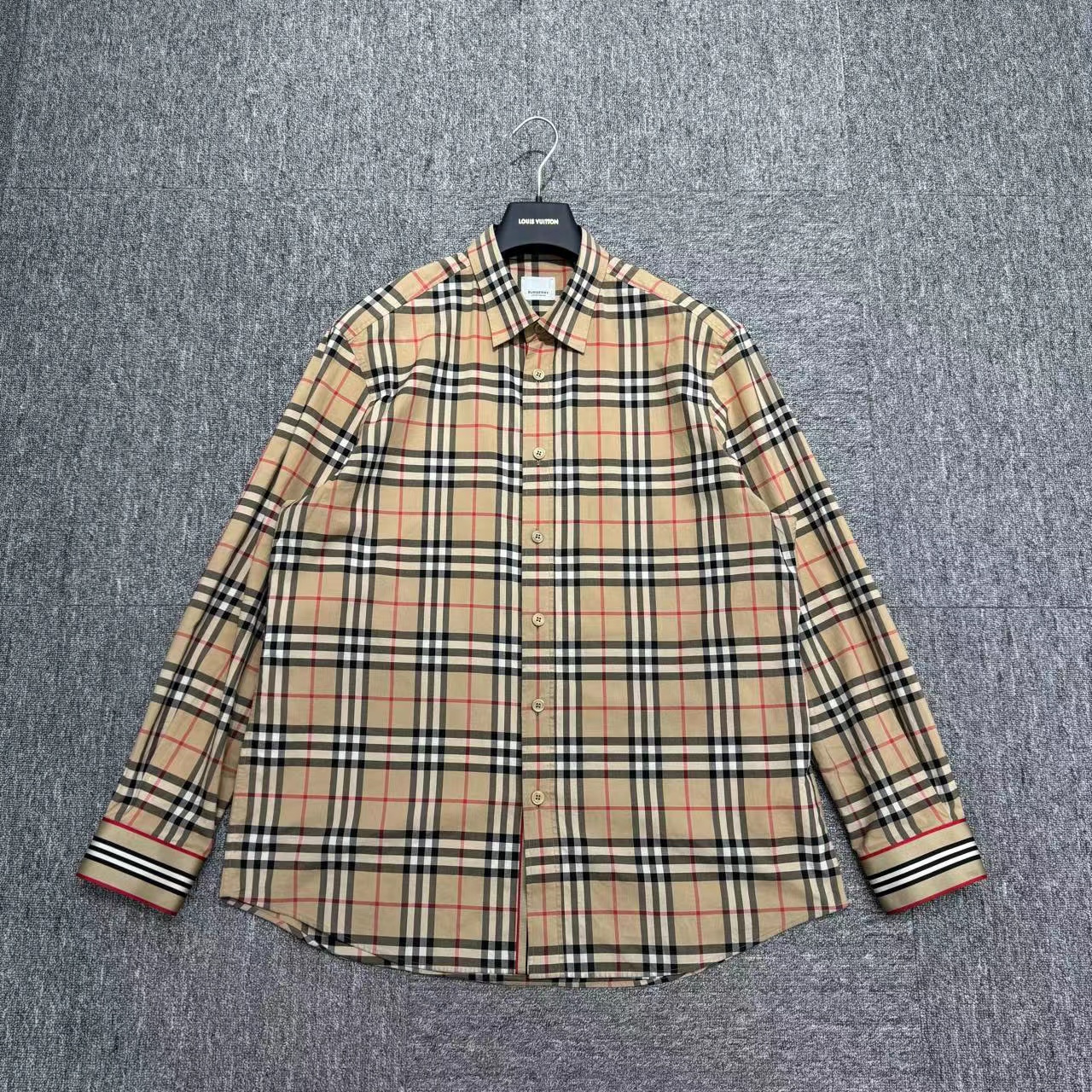 Burberry 格纹刺绣 衬衫/06418/xl码/95新/公价5100