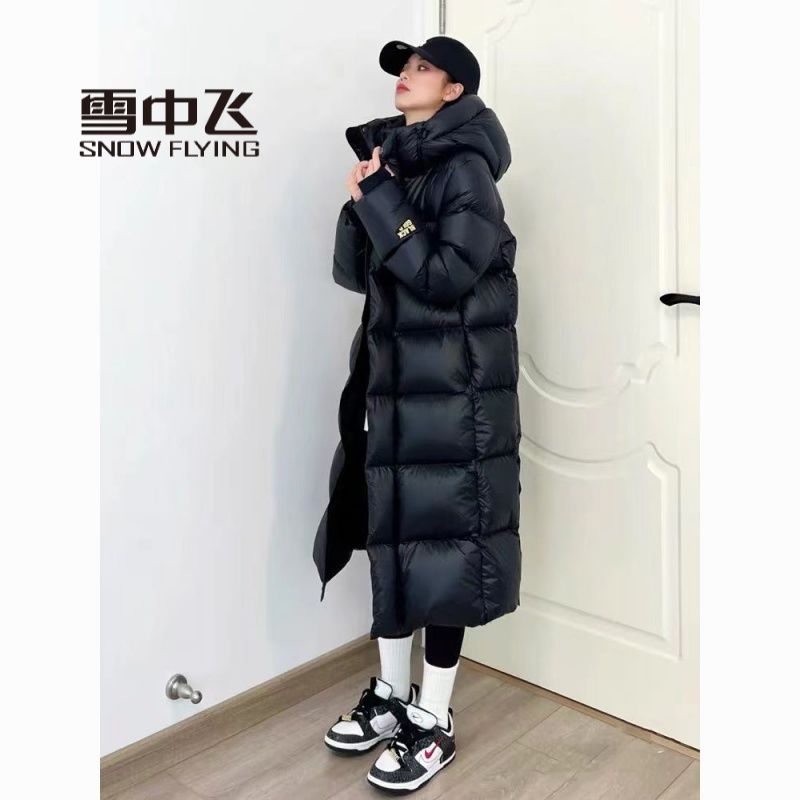 雪中飞羽绒服黑金长款羽衣服女2023年冬季新款情侣宽松加厚过膝袄