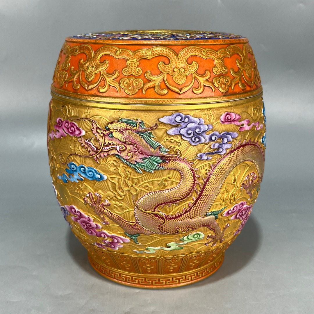 仿古大清乾隆年制珐琅彩鎏金浮雕龙凤呈盖罐