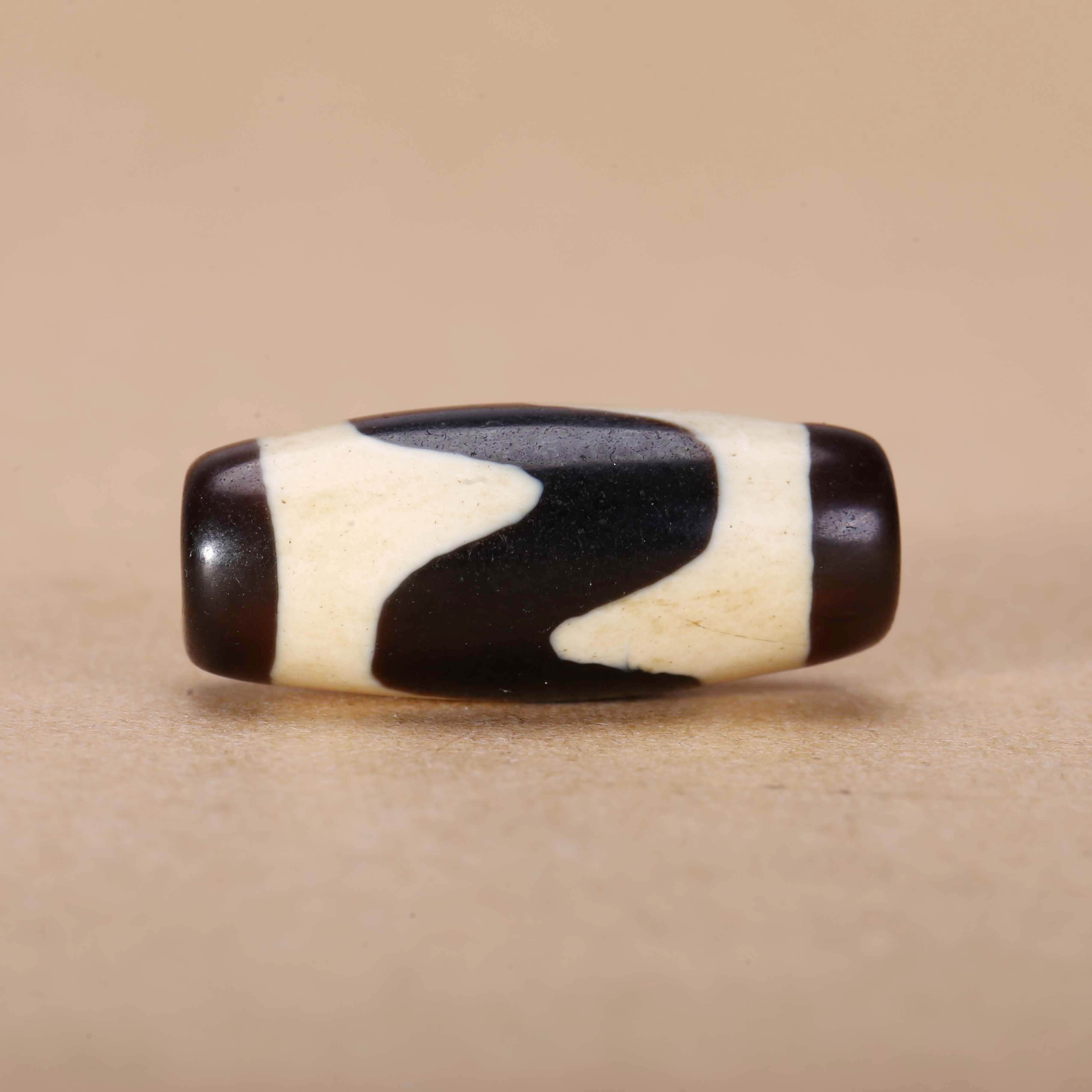 【济文阁】JMG20111314民国 虎牙纹玛瑙勒子