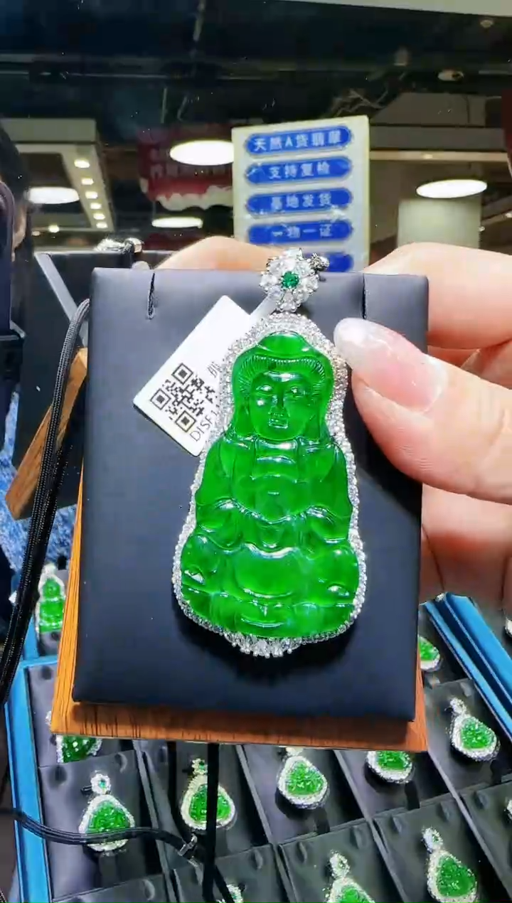 【闪购商品】翡翠吊坠（赠链）未镶嵌DISF110202