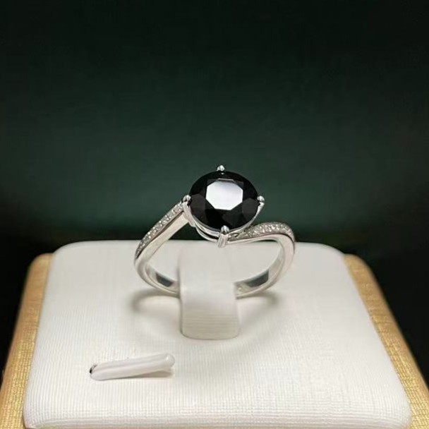 18k白金 黑玛瑙魅姬系列女戒  轻奢 气质  时尚 大气