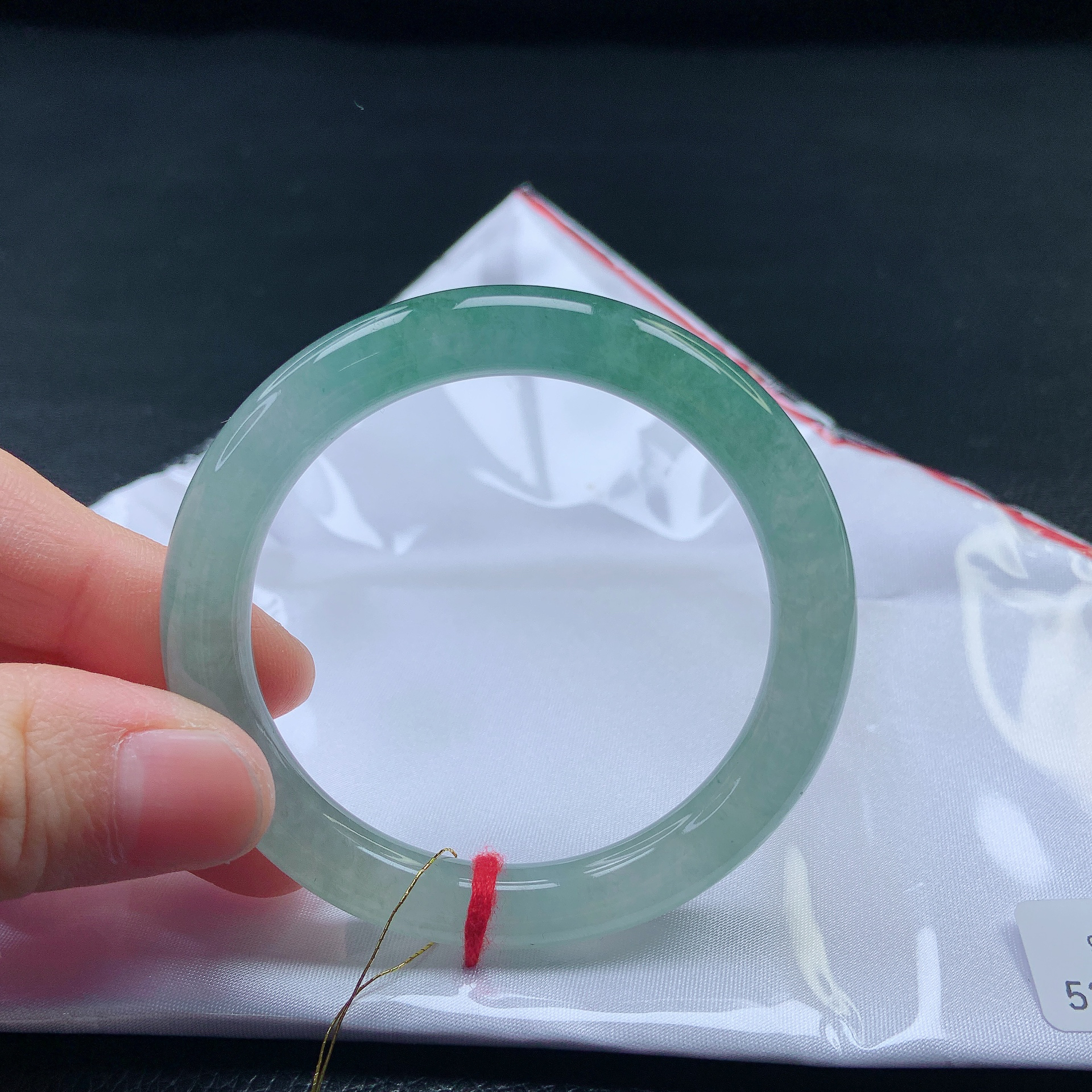 52➕圈冰种冰透带绿翡翠（圆镯）缅甸天然a货古典高贵珠光宝气女款