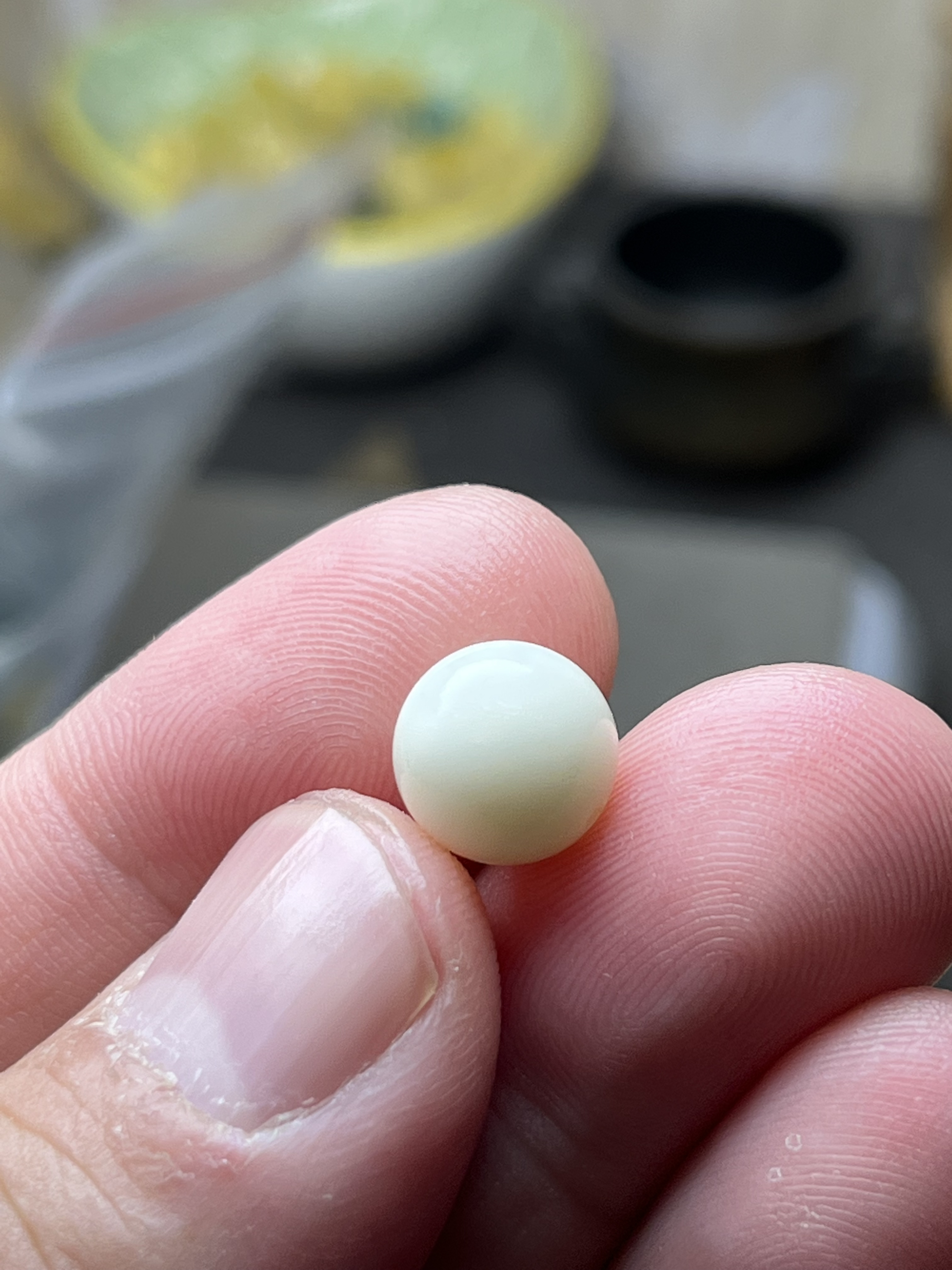 和田玉白玉圆珠直径9-10 mm之间