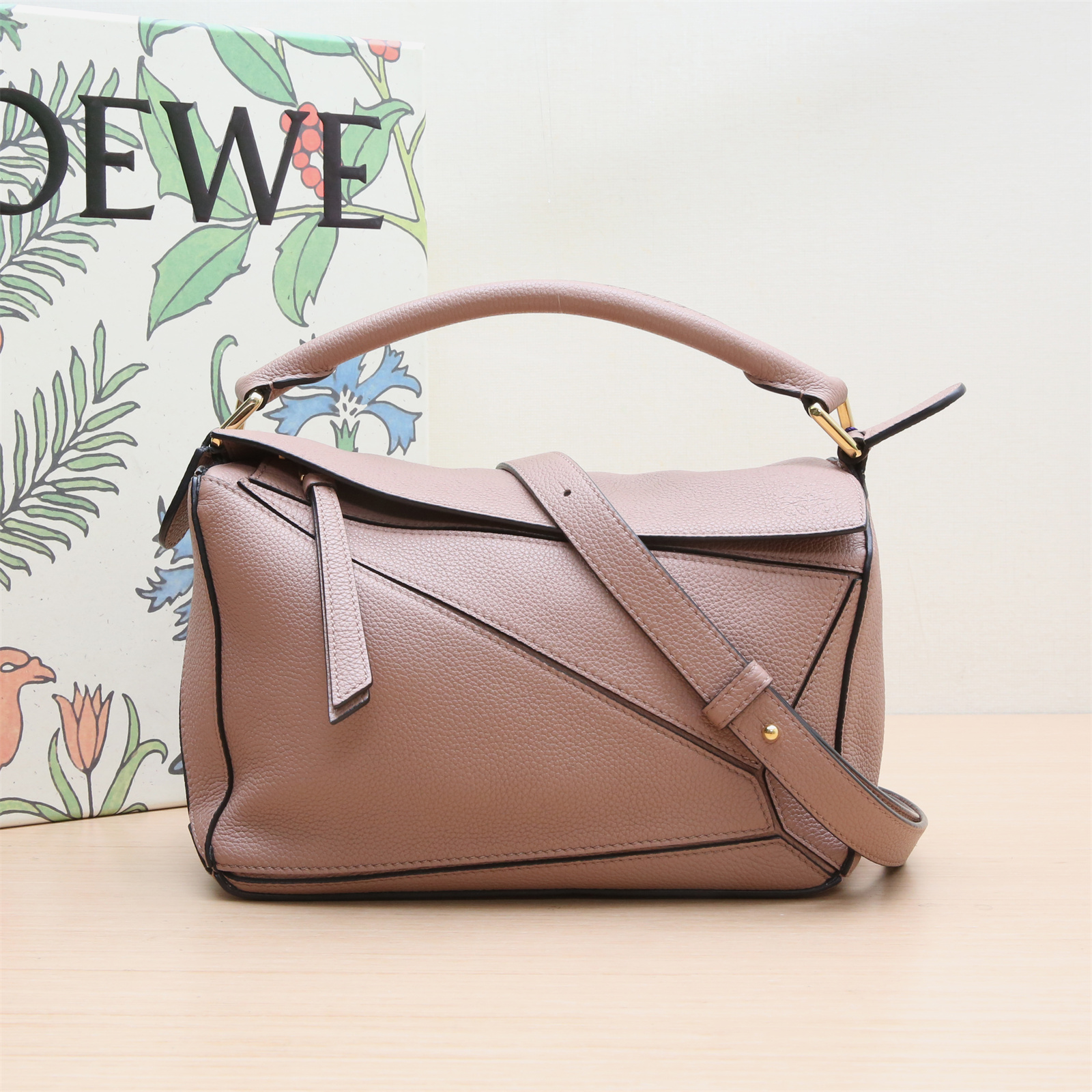 99新  -100小花攀攀LOEWE Puzzle 24 几何包 小号 豆沙粉 皮革C