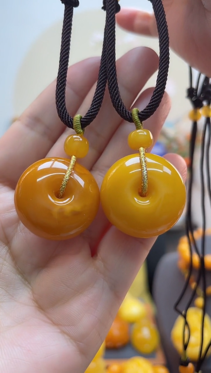 【闪购商品】蜜蜡珠宝奇石未镶嵌假一罚十，多样性发其一平安扣