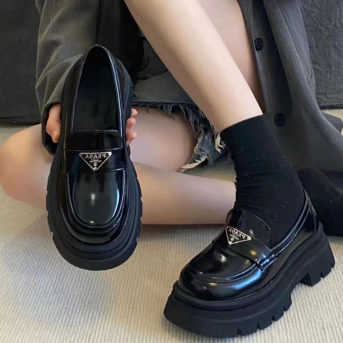 红蜻蜓牌乐福鞋女厚底2023春秋新款松糕三角标单鞋圆头黑色英伦风
