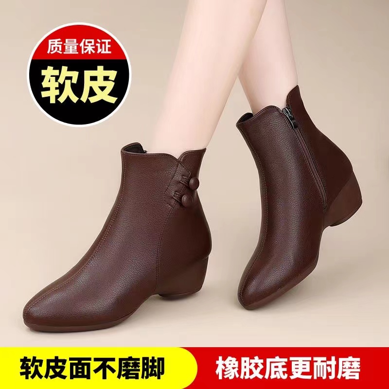 2025秋冬新款软底软面休闲舒适百搭尖头坡跟加绒英伦风复古女靴