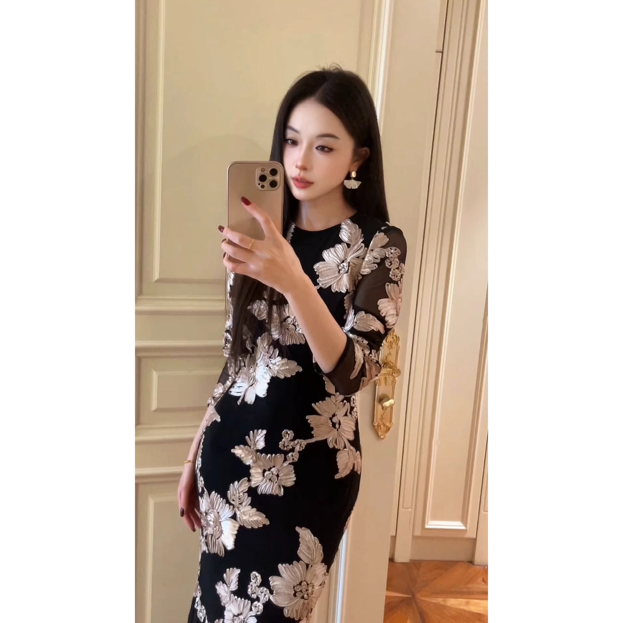 裁一2025经典绣花连衣裙24-07-1