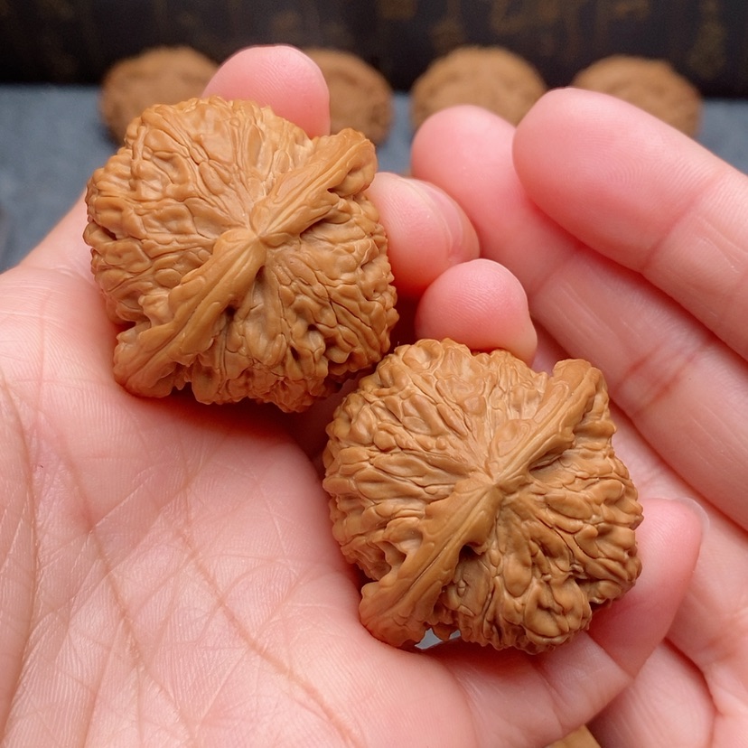 【闪购商品】文玩核桃把件球白40