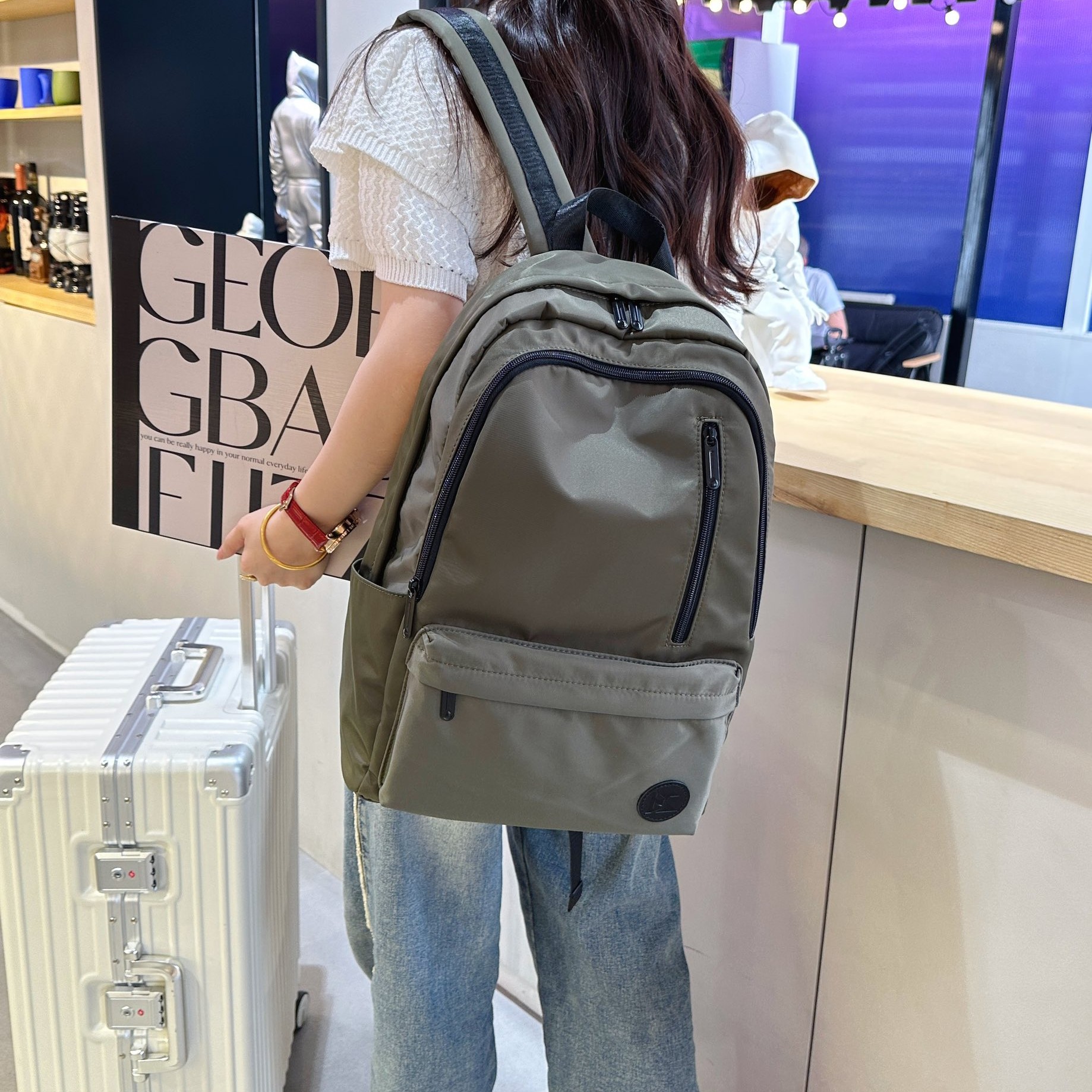 高品《短途旅行健身书包多功能南韩丝牛津布大双肩包》时尚休闲百搭