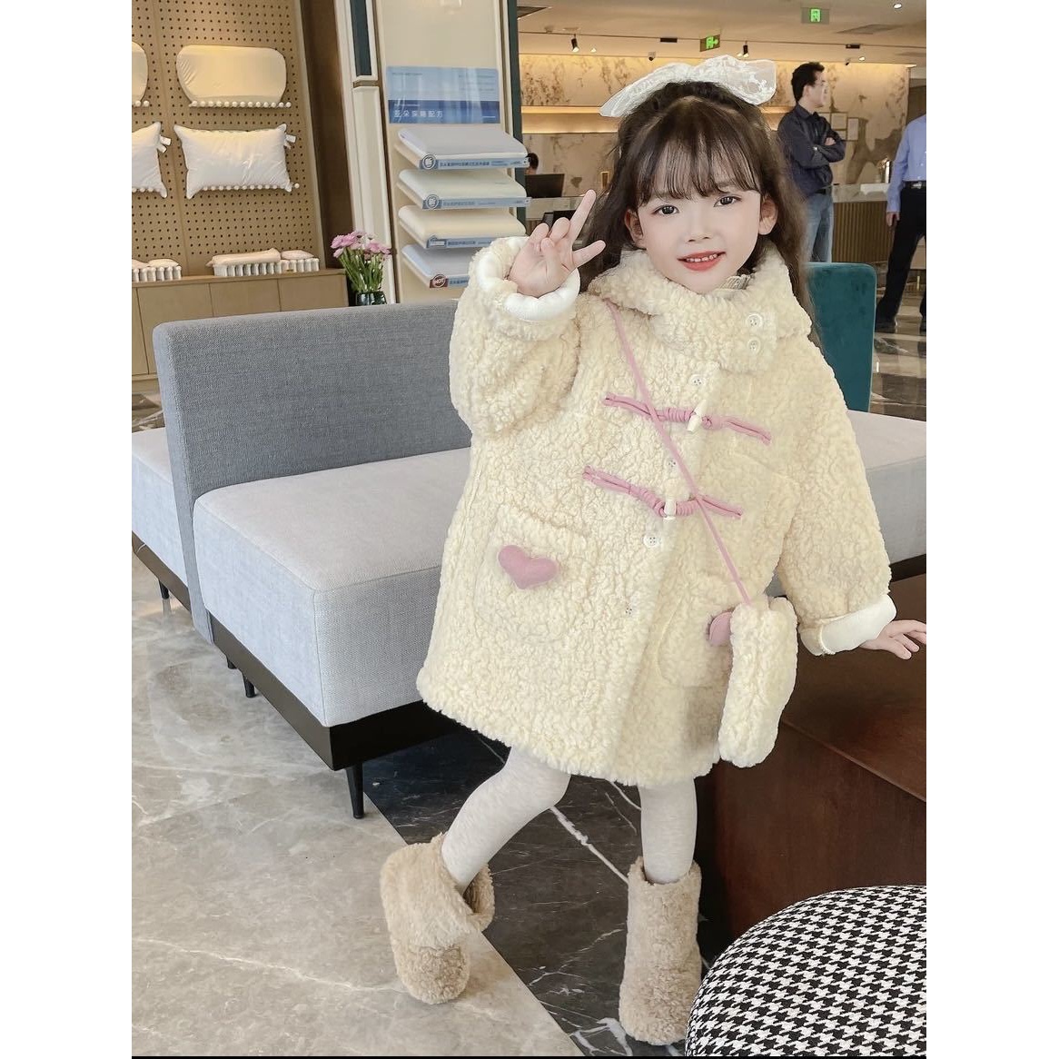 巴拉豆女童外套新款羊羔毛加绒加厚大衣女宝冬季时髦洋气保暖毛JK