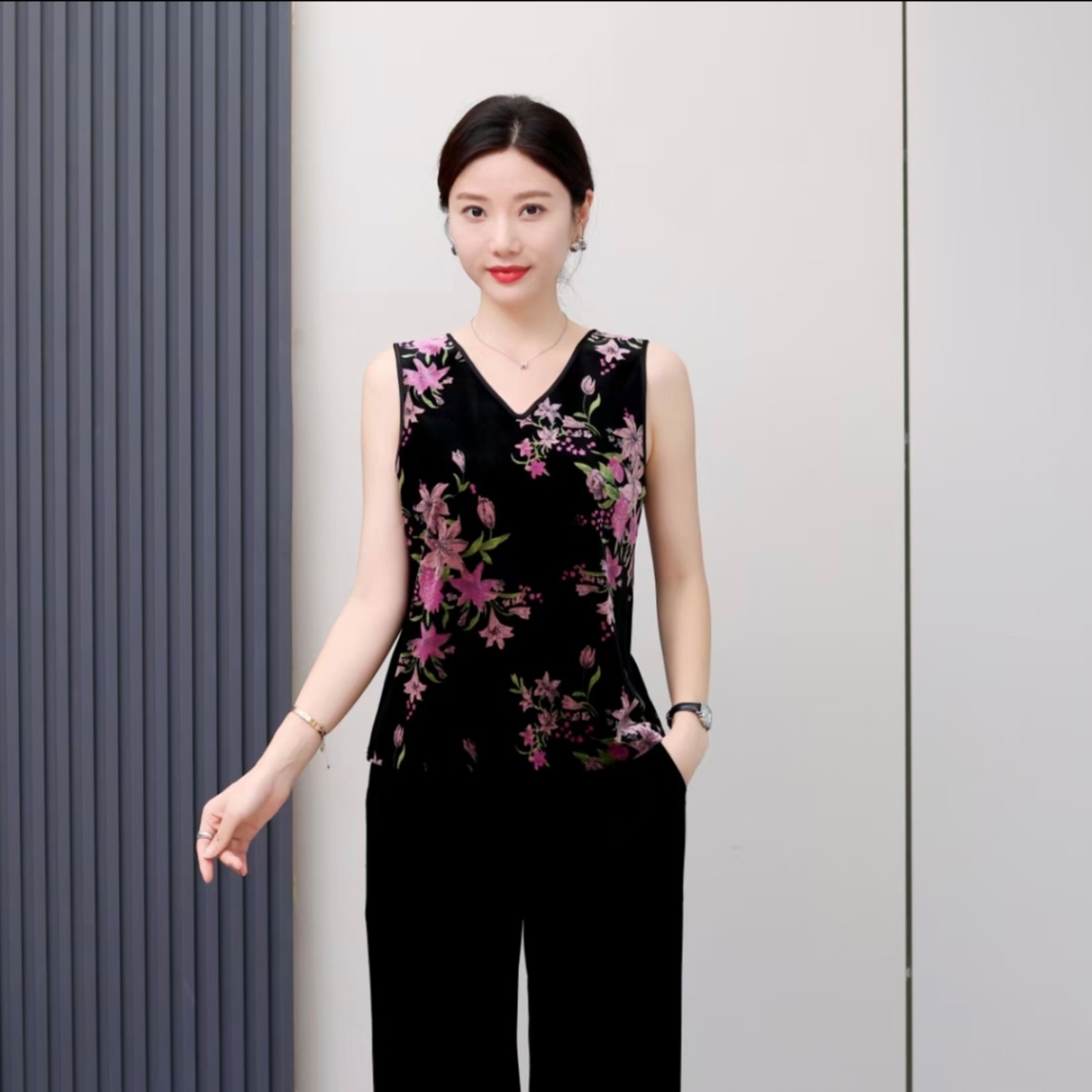 2024秋季时尚洋气前后两面穿显瘦丝绒小背心