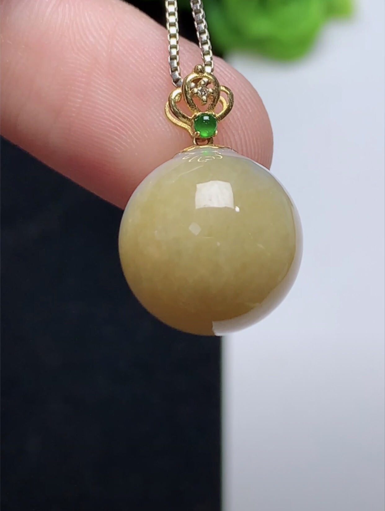 缅甸天然翡翠a货 18k金镶飘黄翡圆珠吊坠36尺寸13.9mm