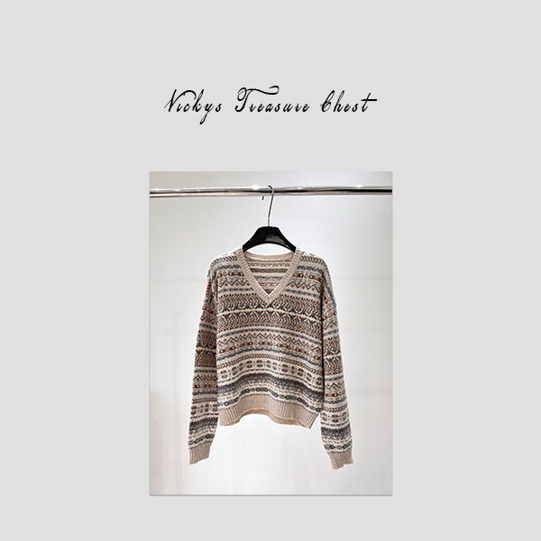 「2146」蓬松温暖 圣诞系列费尔岛几何色织提花宽松V领针织套头毛衣