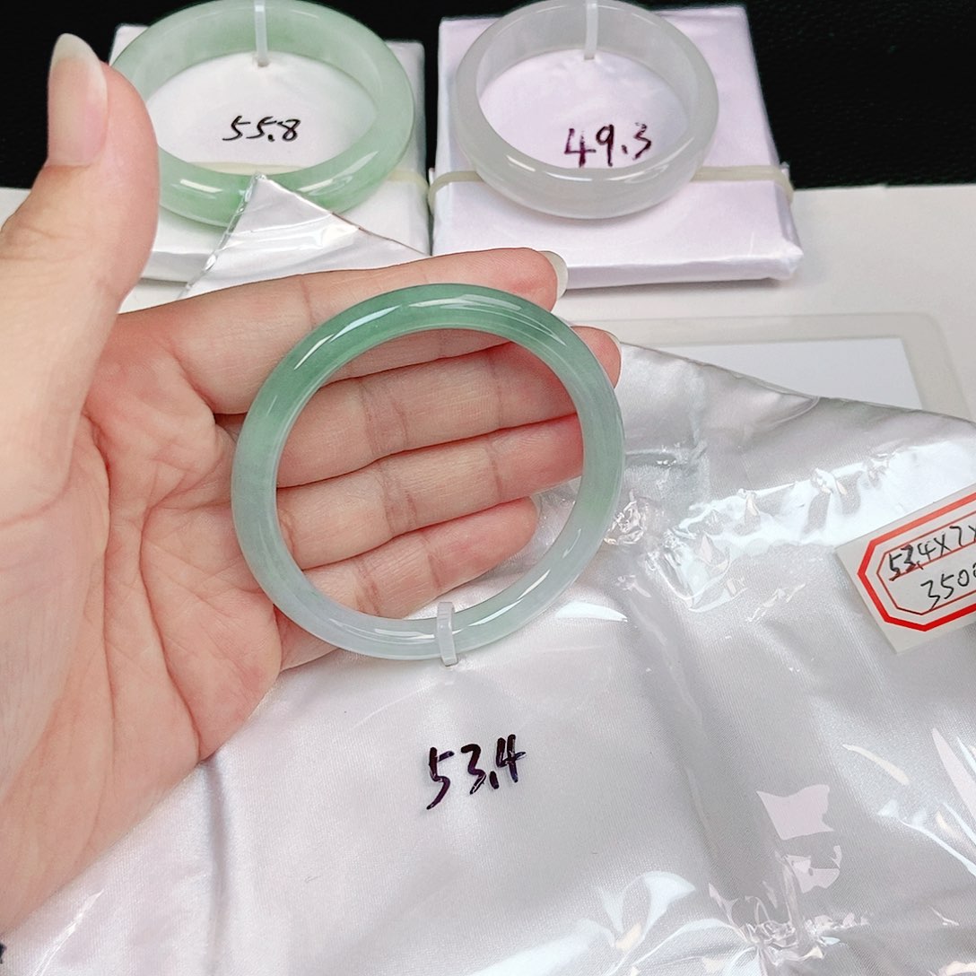 翡翠手镯未镶嵌圆条