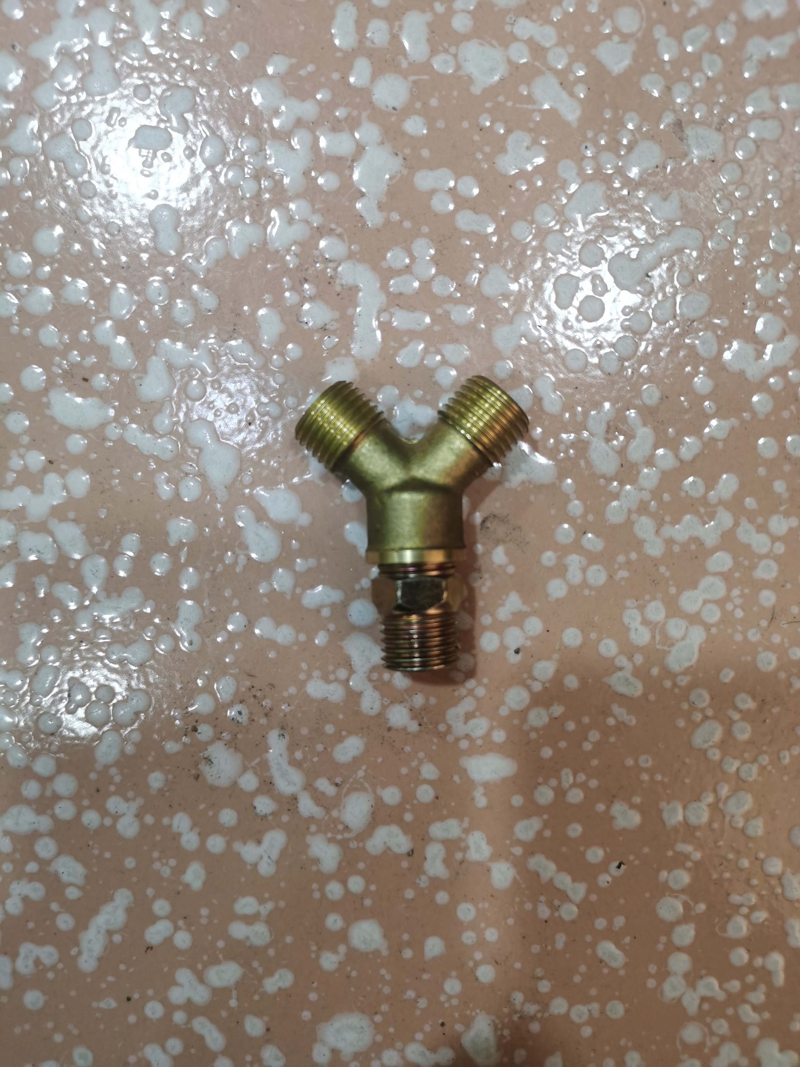 喷药泵出水三通一个