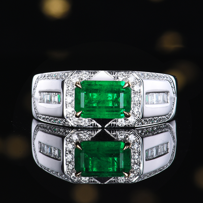 1.29克拉18K金天然祖母绿戒指镶嵌钻石68颗附带GUILD权威证书