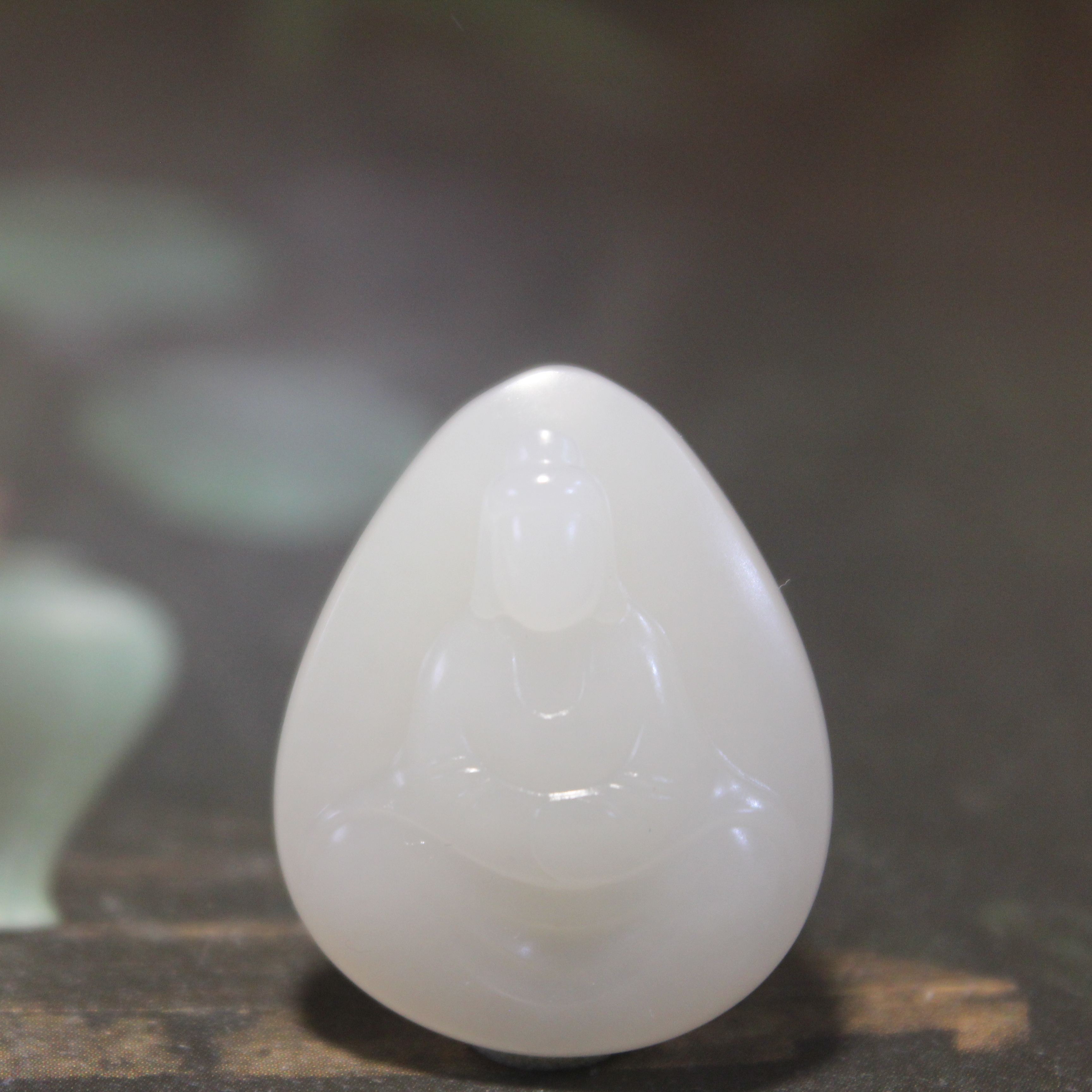 大开门和田玉 无相观音 背面满洒金皮毛孔 一级暖白