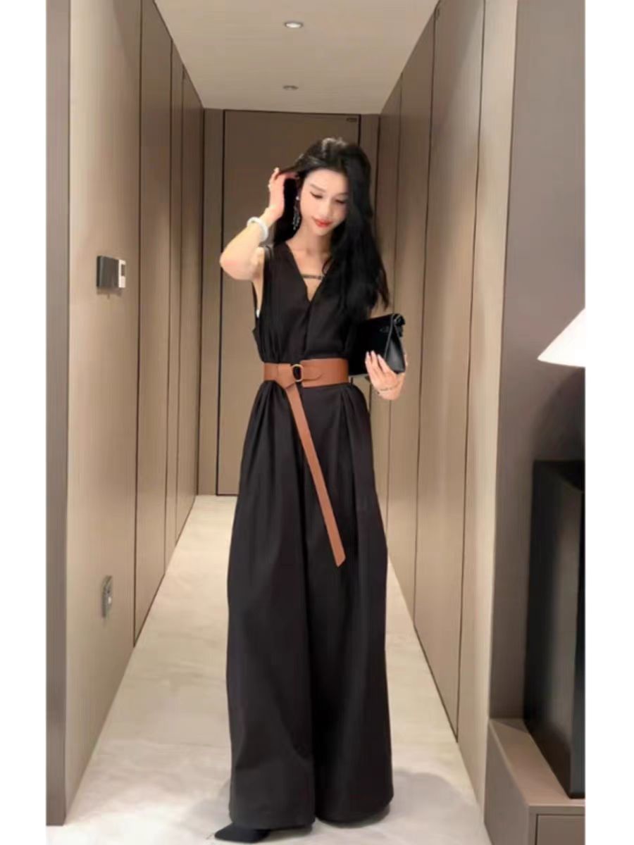 夏季盐系穿搭2024新款清冷感小众设计轻熟风休闲无袖阔腿连体裤子