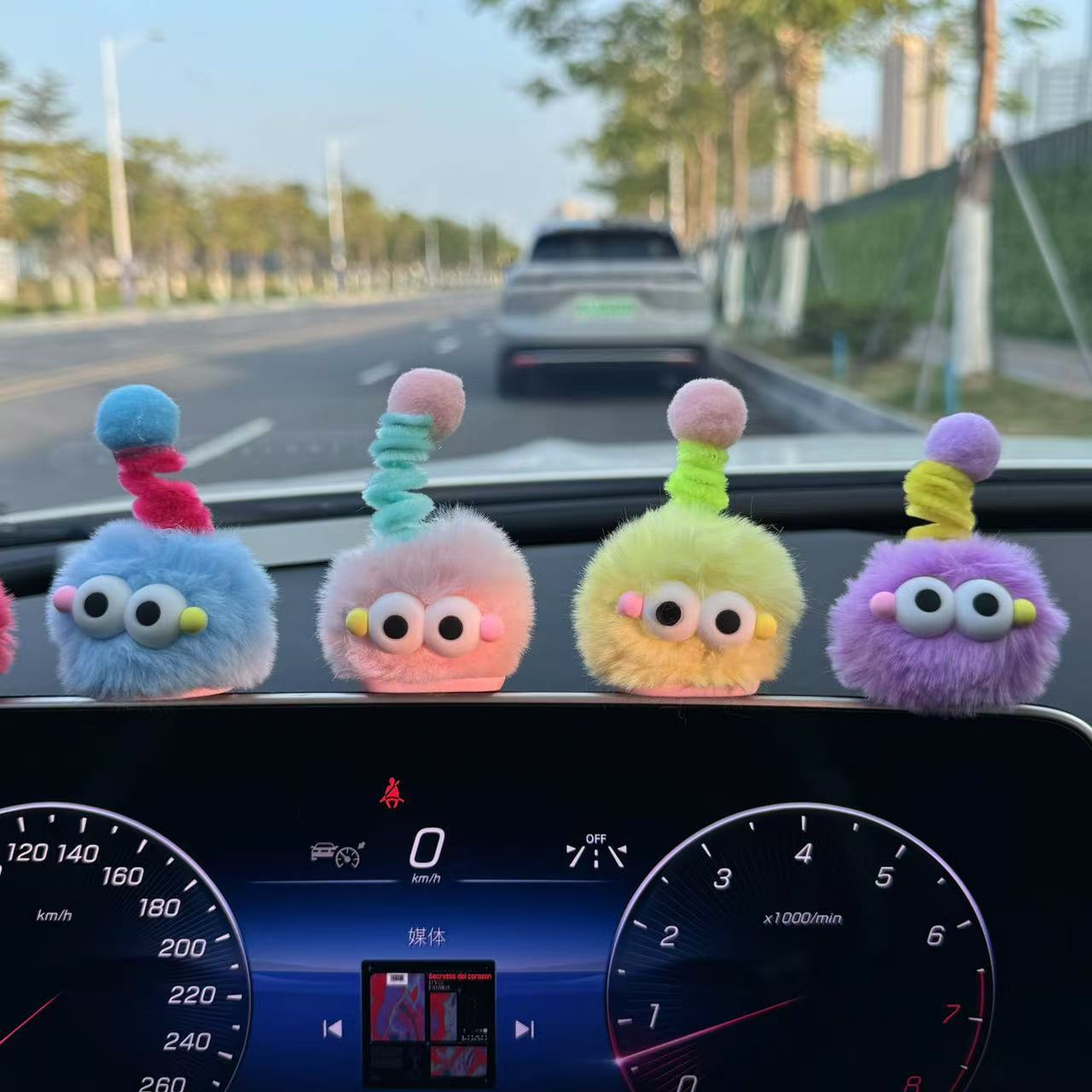 可爱天线毛球车载摆件汽车电动车装饰品小摆件汽车可爱可爱小摆件