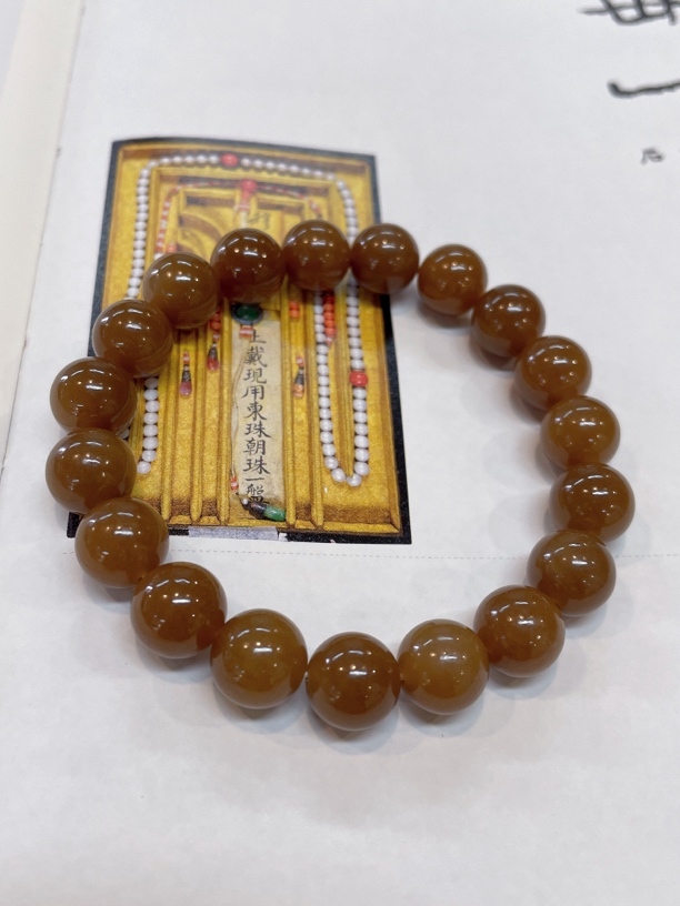 精品新疆和田玉且末糖素圈手串 糖色红正均匀 玉质干净油润 10MM